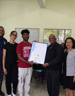 Coordinador de la Cátedra de Humanidades del IEESL es reconocido por el Centro UASD San Cristóbal